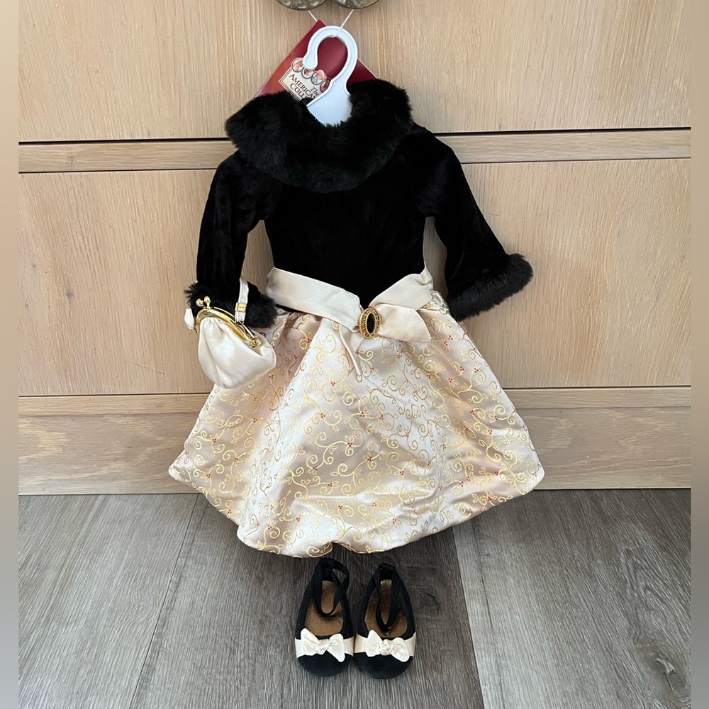 American Girl Doll Midnight Holly Outfit & Accessories - Doll Not Included - Picture 2 of 10